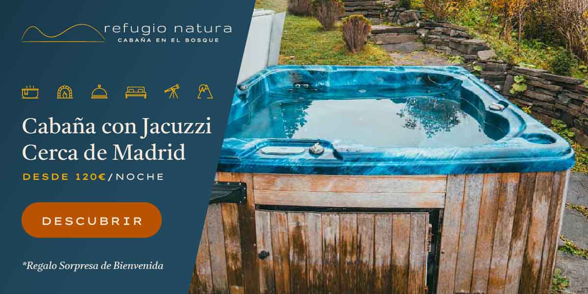 Un lujoso jacuzzi del hotel Refugio Natura cerca de Madrid