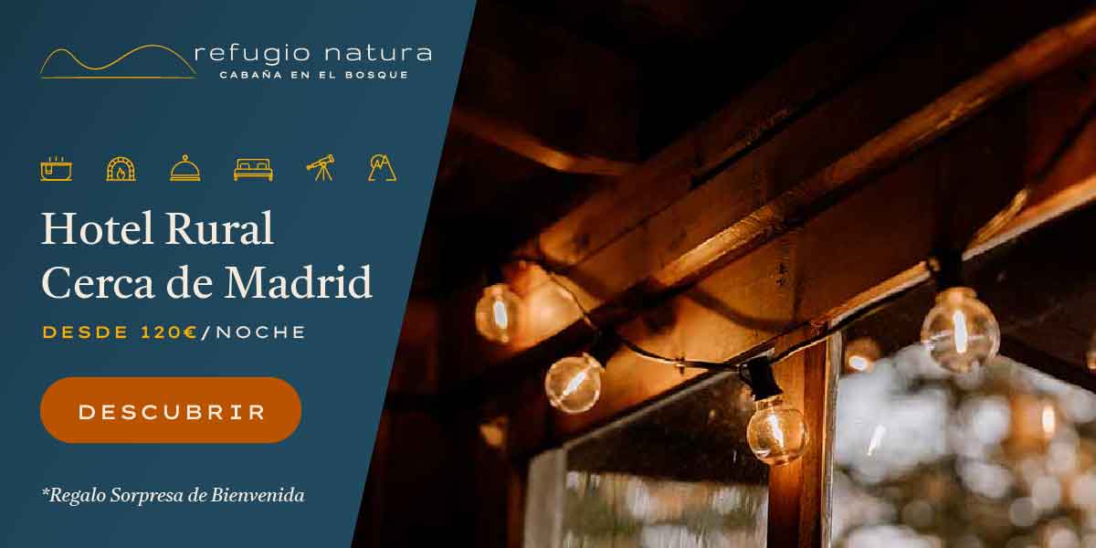 Unas bonitas luces cálidas de ambiente encendidas en un hotel rural cerca de Madrid