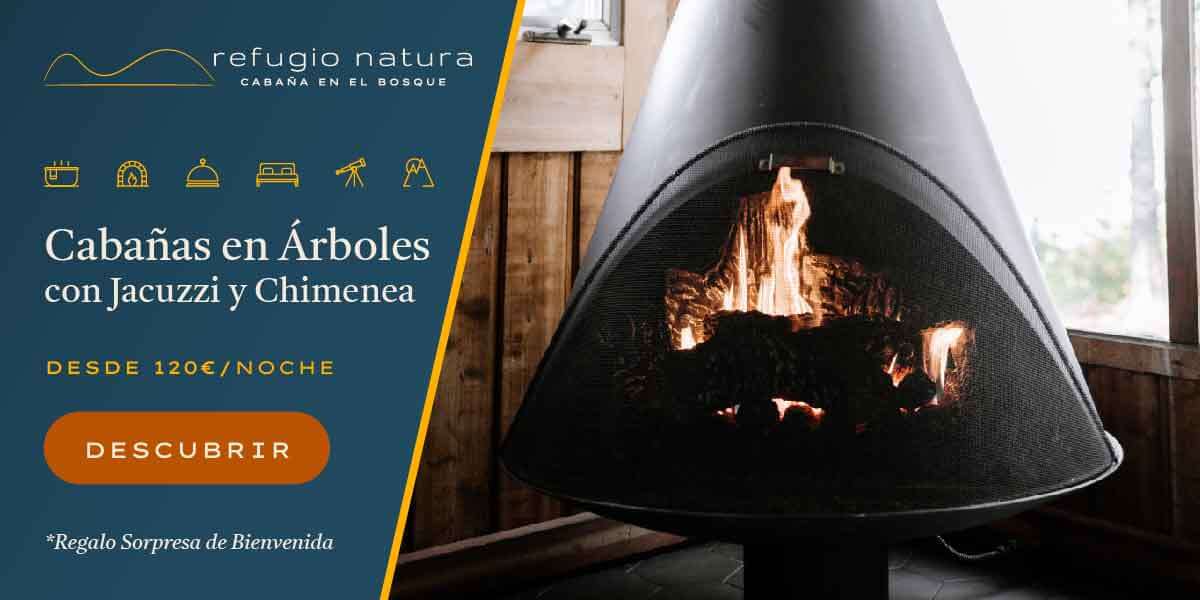 La moderna chimenea que se encuentra en el interior de las cabañas en árboles