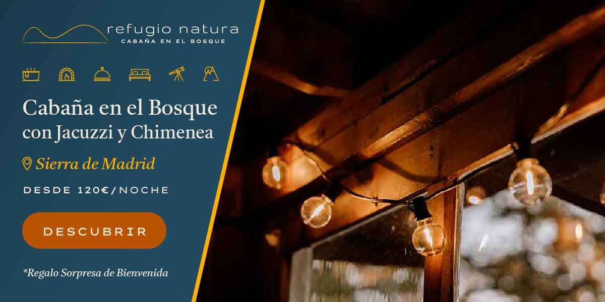 Las luces de ambiente de unas exclusivas cabañas en el bosque con jacuzzi y chimenea